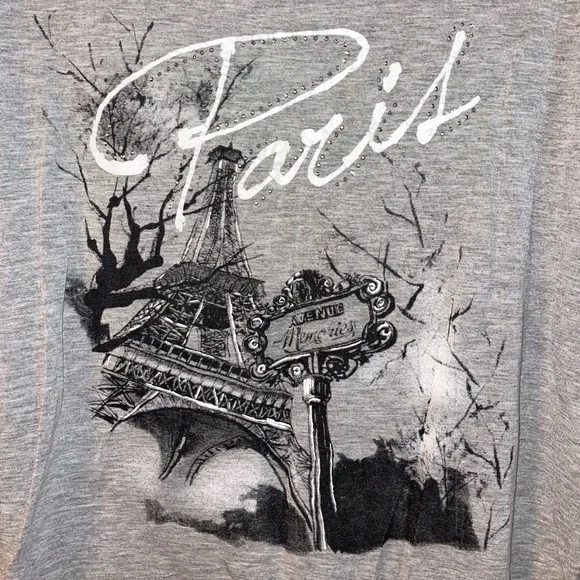 🔥 SOLD🔥Julie's Closet Paris top - Picture 2 of 4